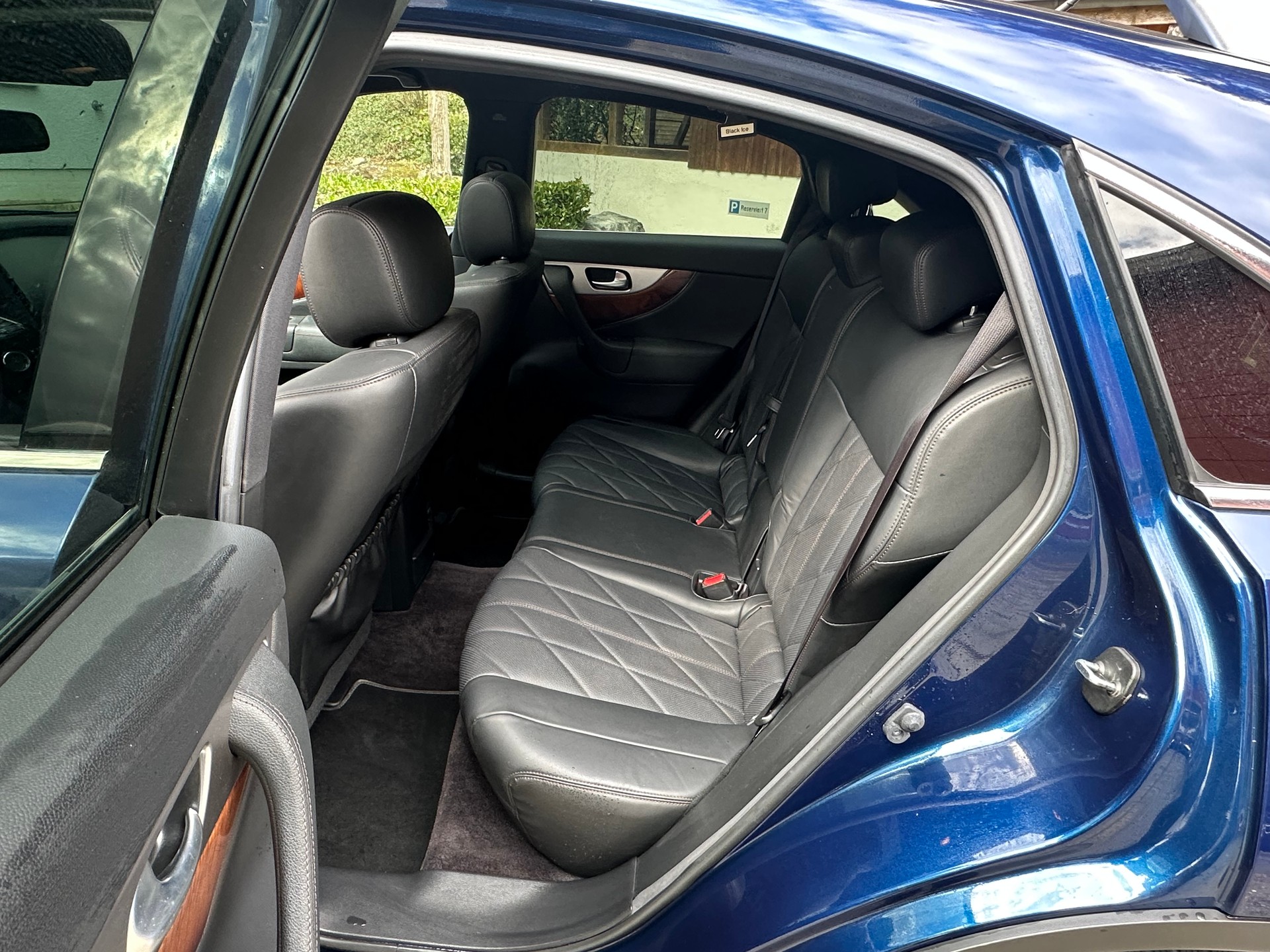 INFINITI QX70 5.0 S Premium AWD Automatic-image-13