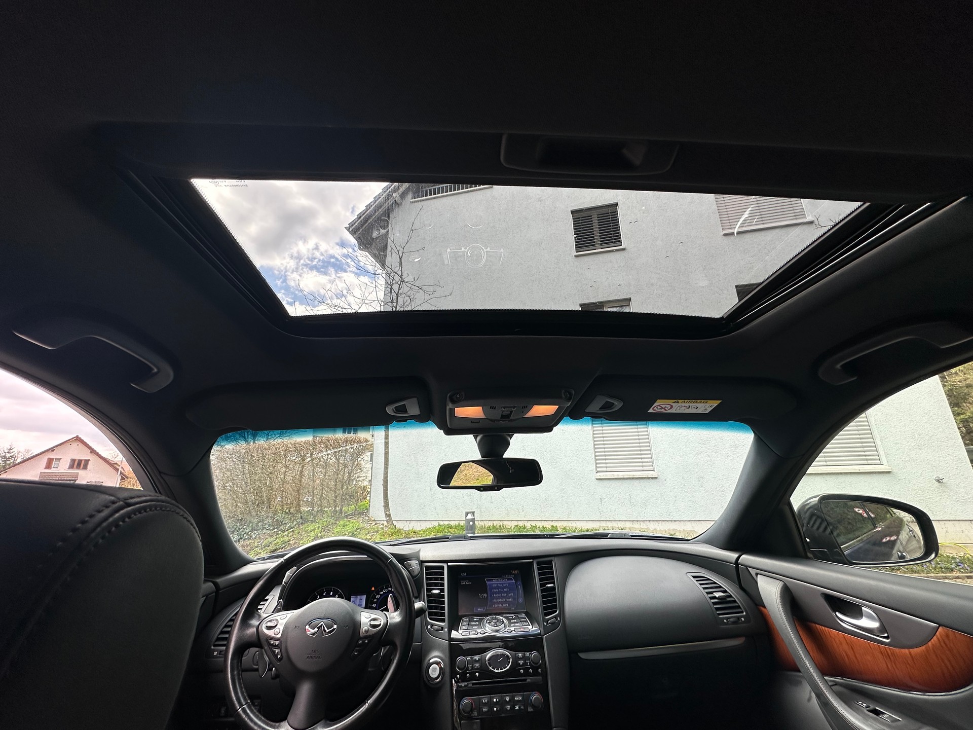 INFINITI QX70 5.0 S Premium AWD Automatic-image-11