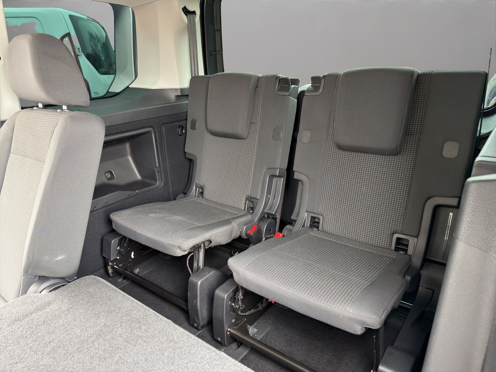 VW Caddy Kombi 2.0 TDI-image-17