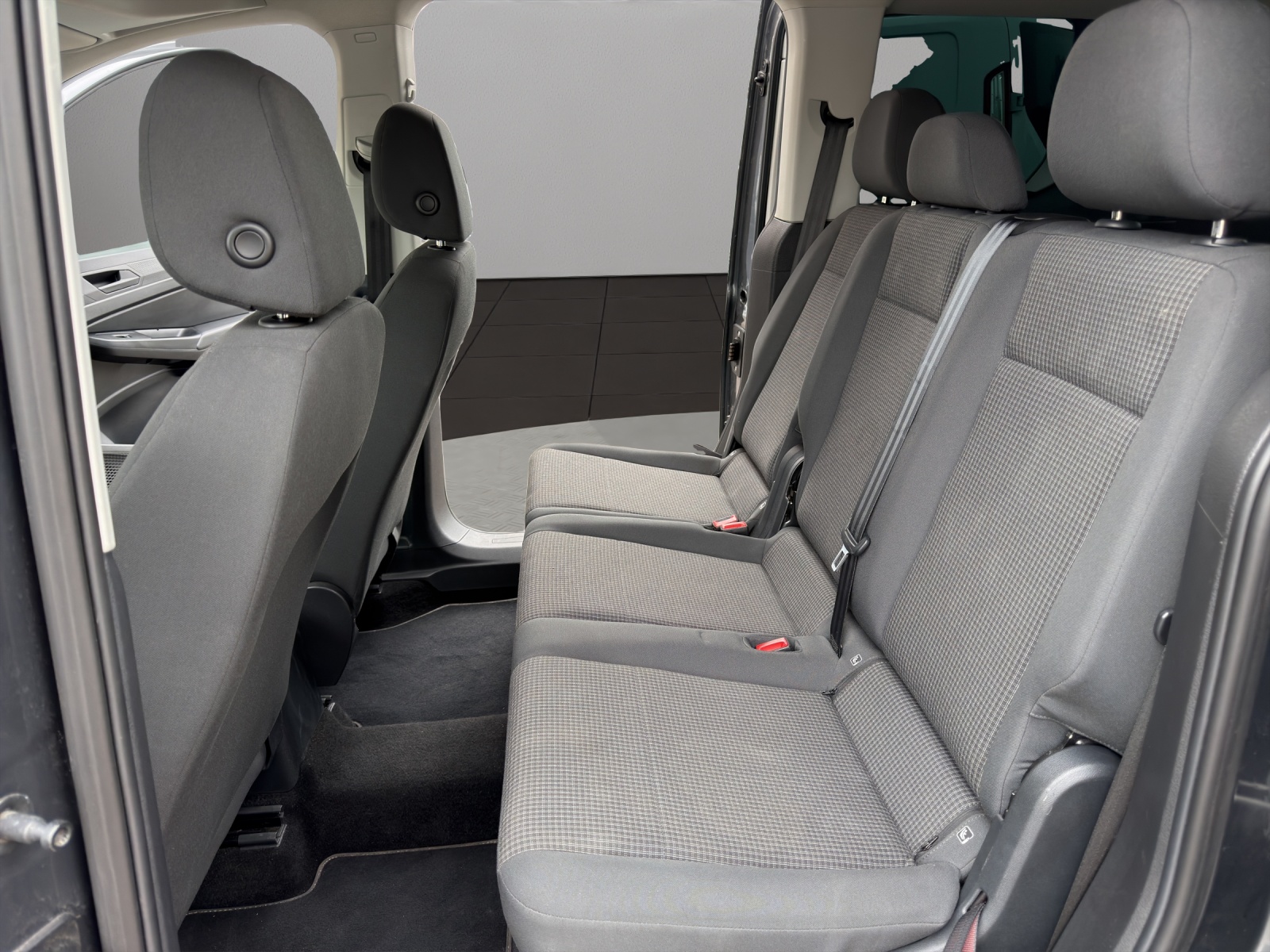 VW Caddy Kombi 2.0 TDI-image-12