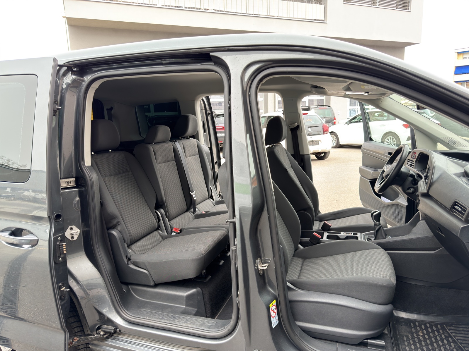 VW Caddy Kombi 2.0 TDI-image-23