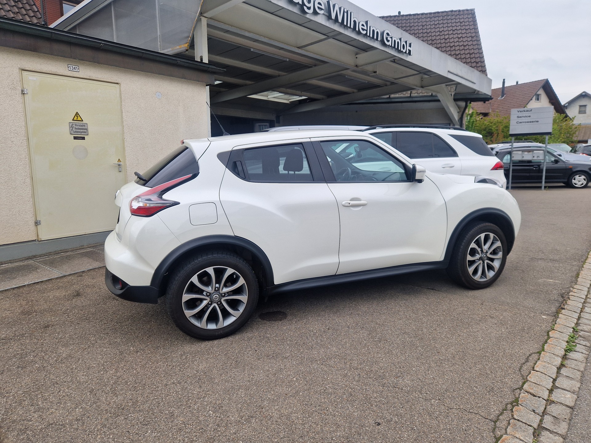 NISSAN Juke 1.6 DIG-T tekna 4x4 Xtronic M-CVT-image-1