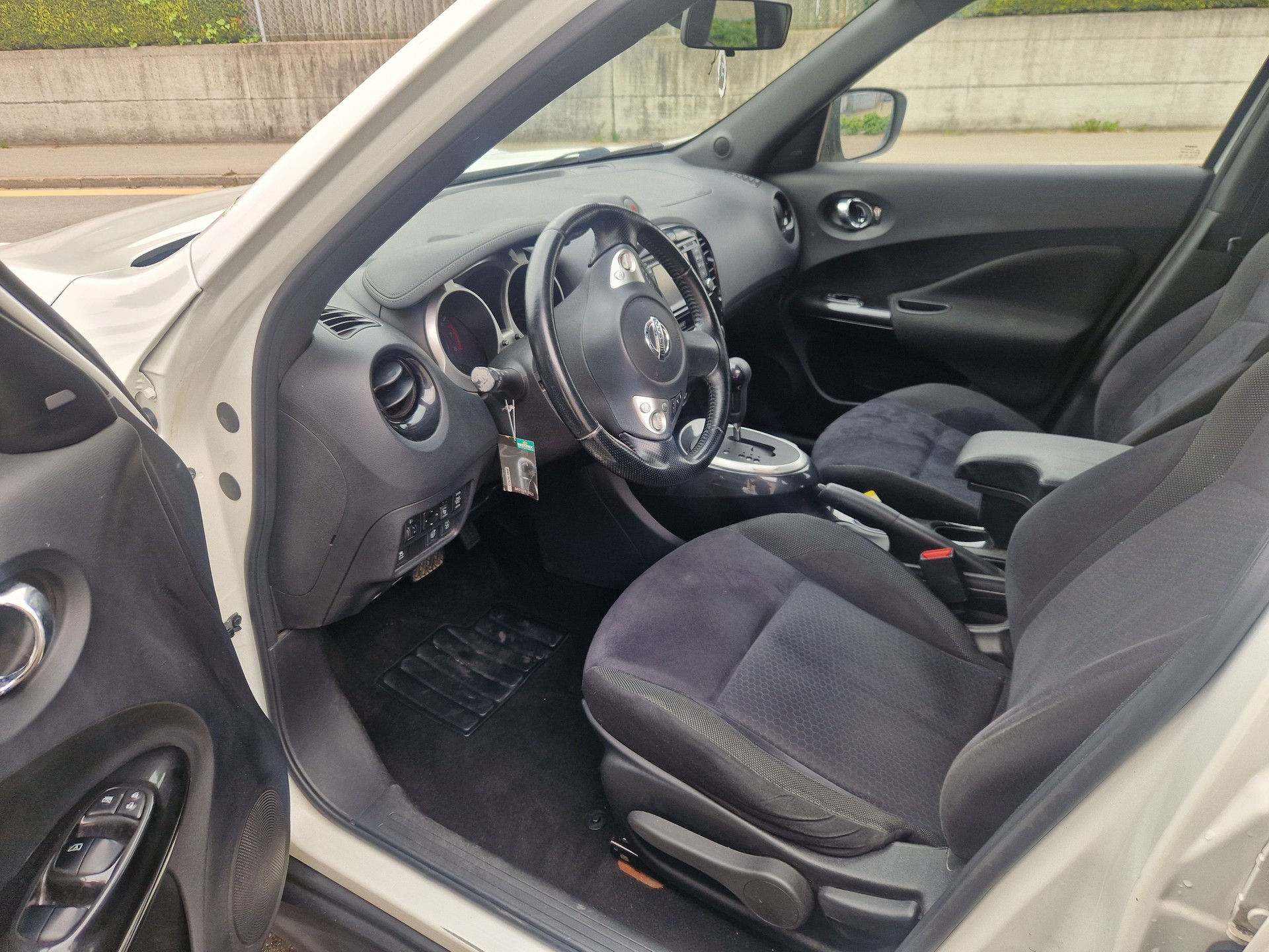 NISSAN Juke 1.6 DIG-T tekna 4x4 Xtronic M-CVT-image-6