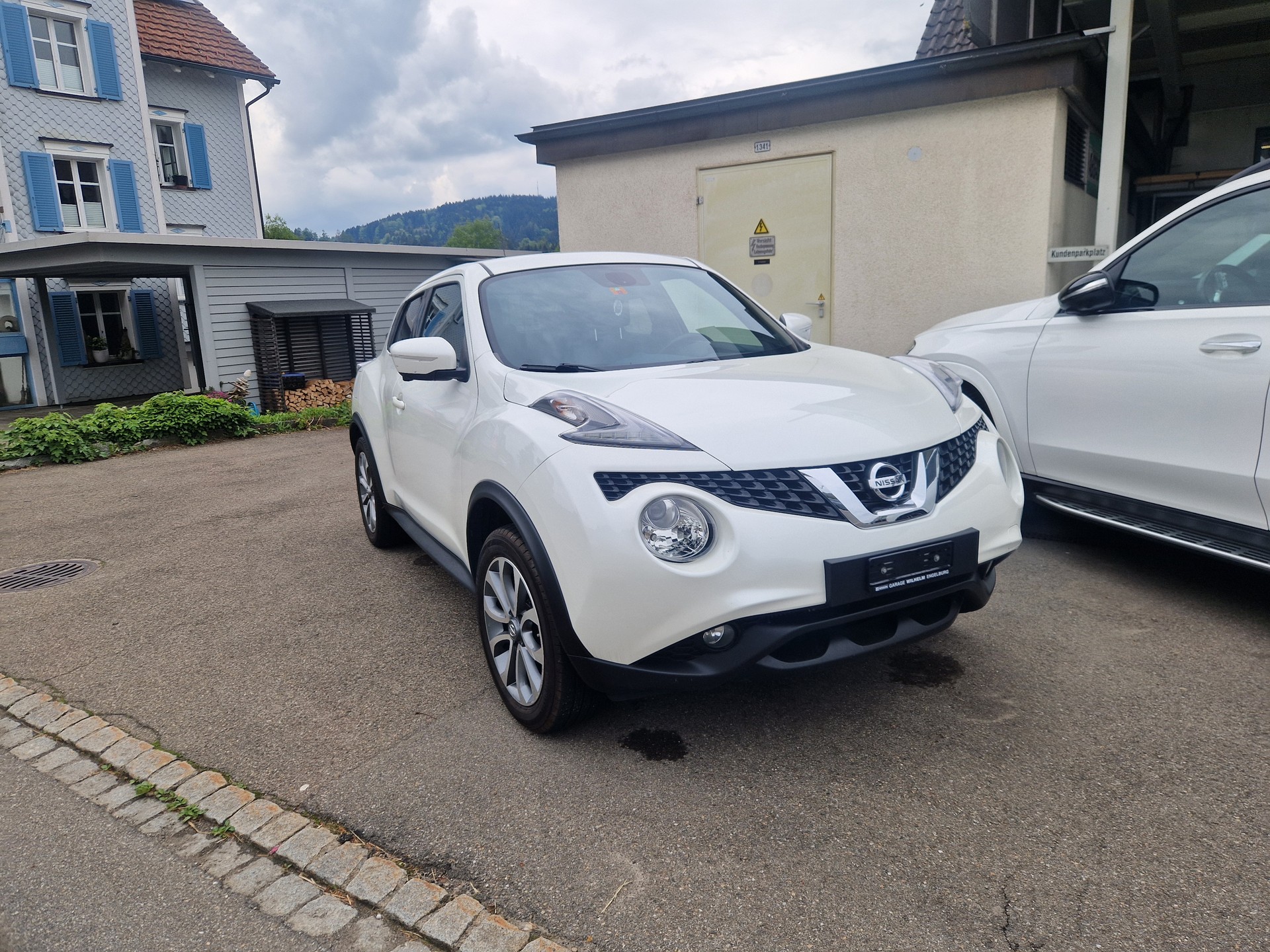 NISSAN Juke 1.6 DIG-T tekna 4x4 Xtronic M-CVT-image-2
