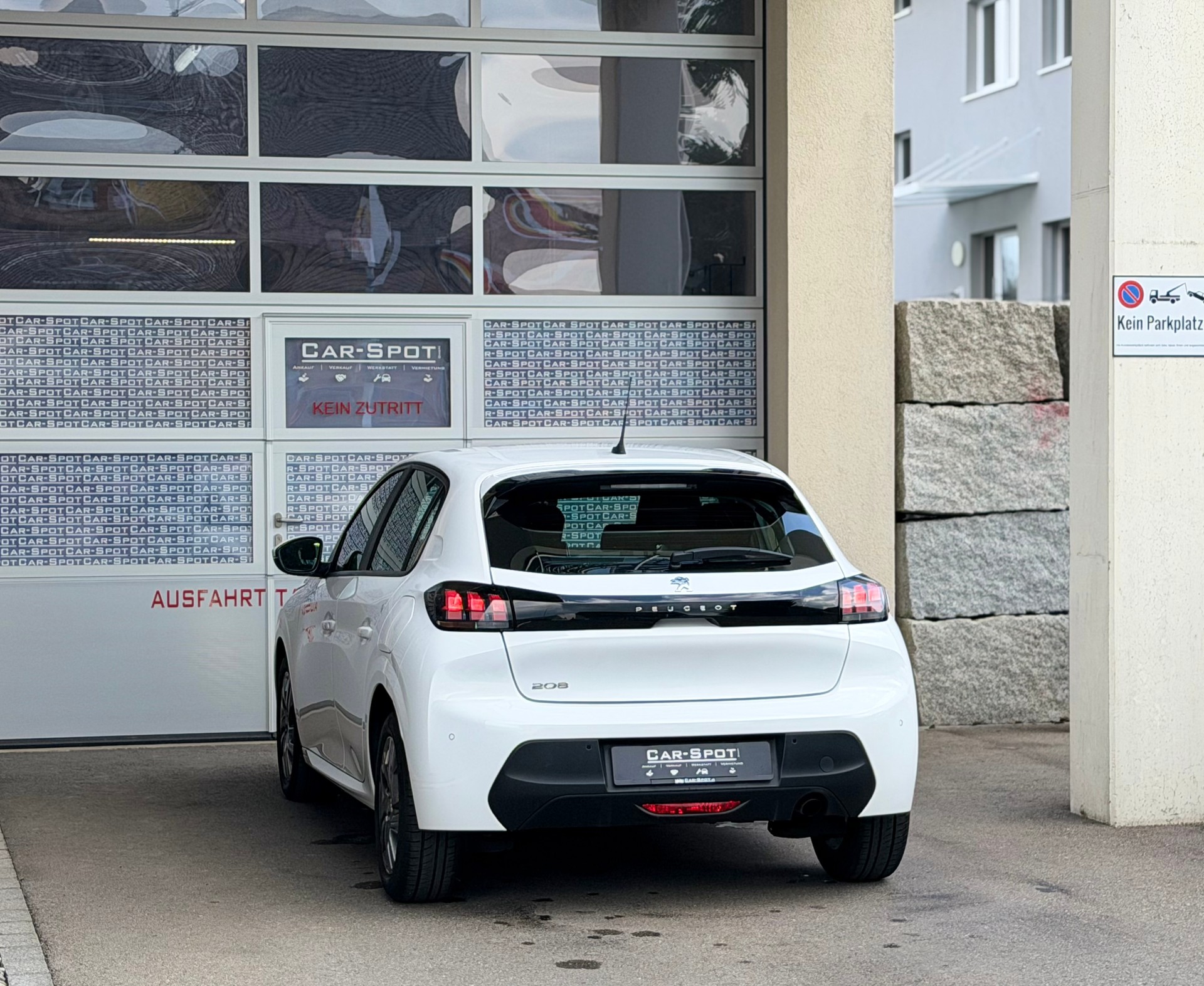 PEUGEOT 208 1.5 BlueHDi Allure-image-5