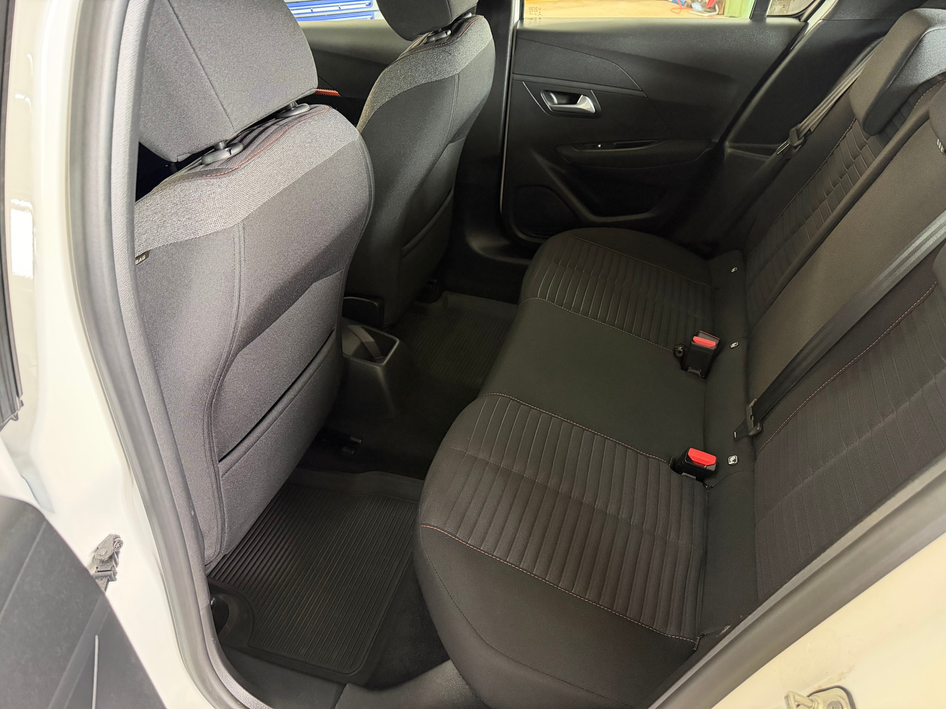 PEUGEOT 208 1.5 BlueHDi Allure-image-18