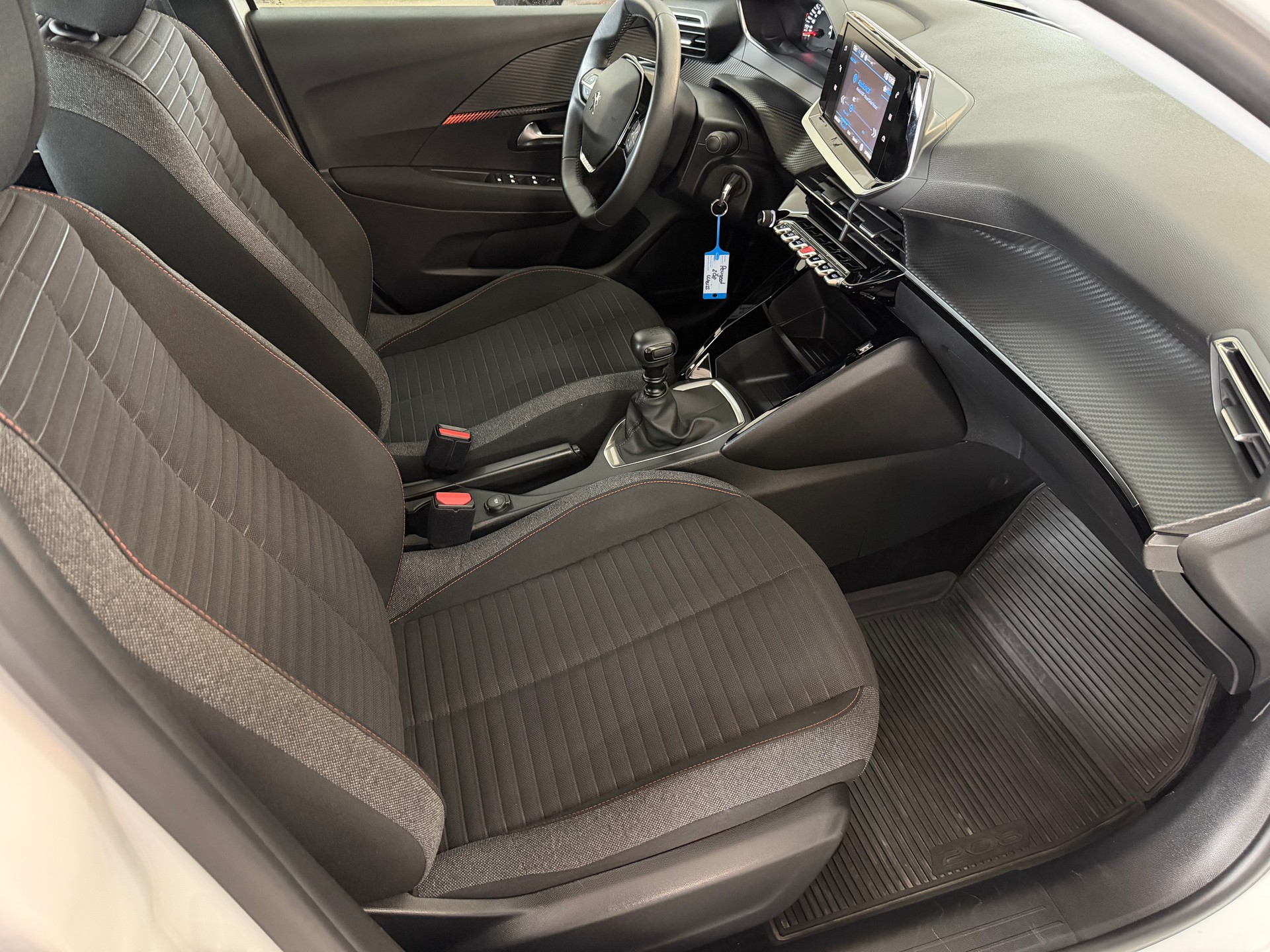 PEUGEOT 208 1.5 BlueHDi Allure-image-10