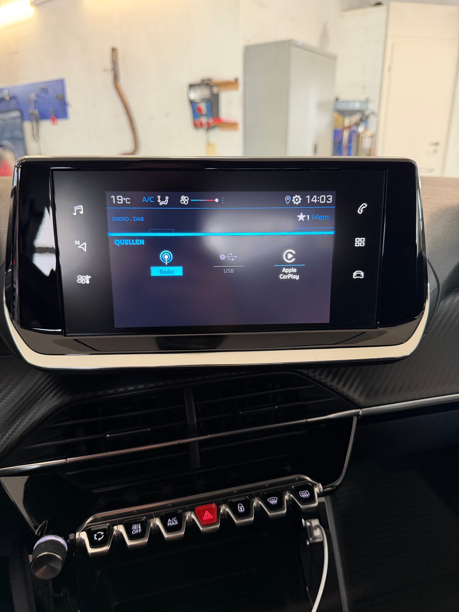 PEUGEOT 208 1.5 BlueHDi Allure-image-17