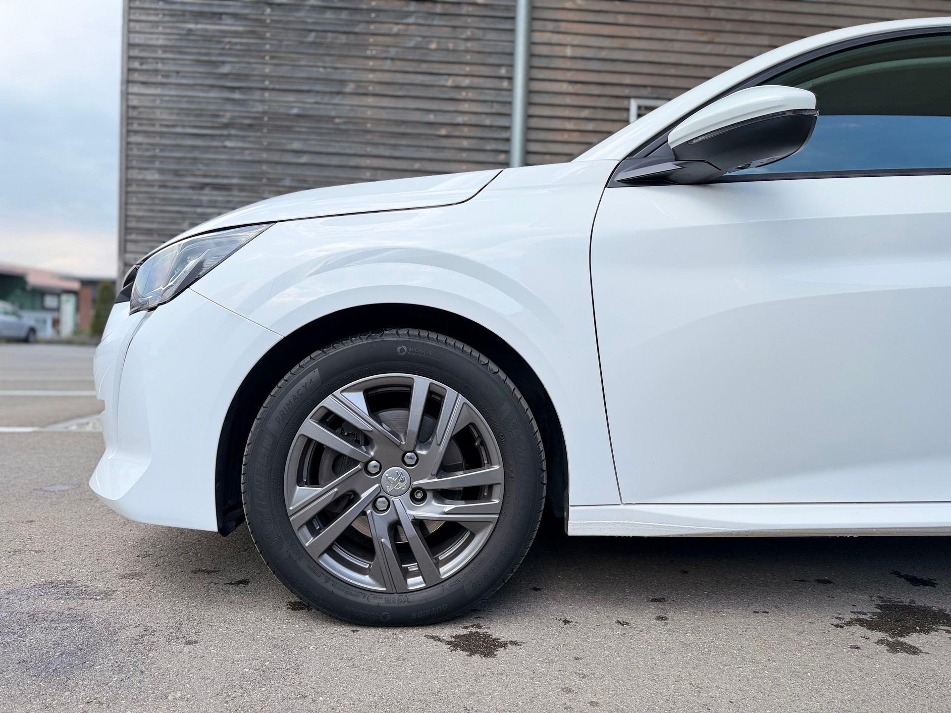 PEUGEOT 208 1.5 BlueHDi Allure-image-6