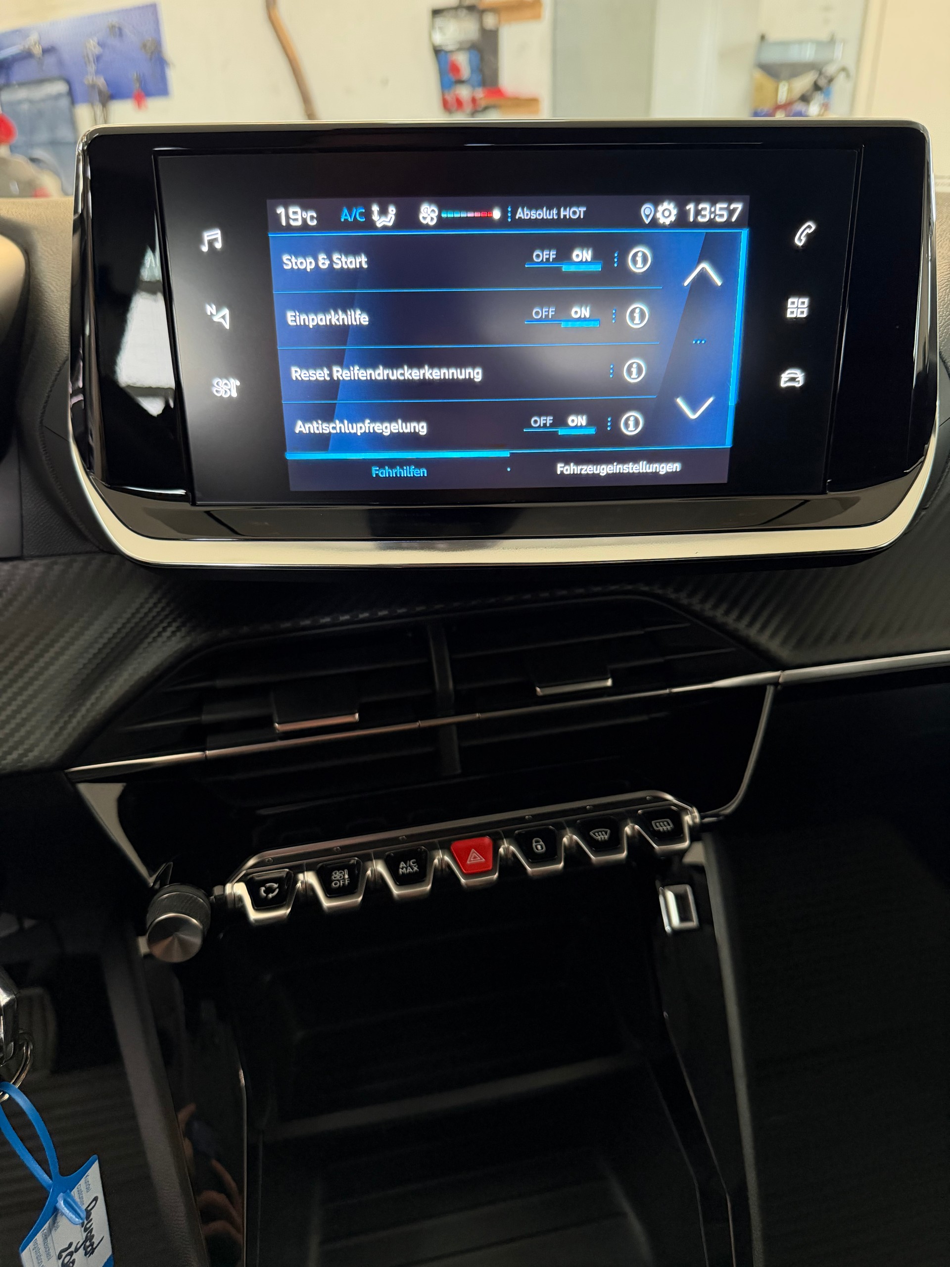 PEUGEOT 208 1.5 BlueHDi Allure-image-11