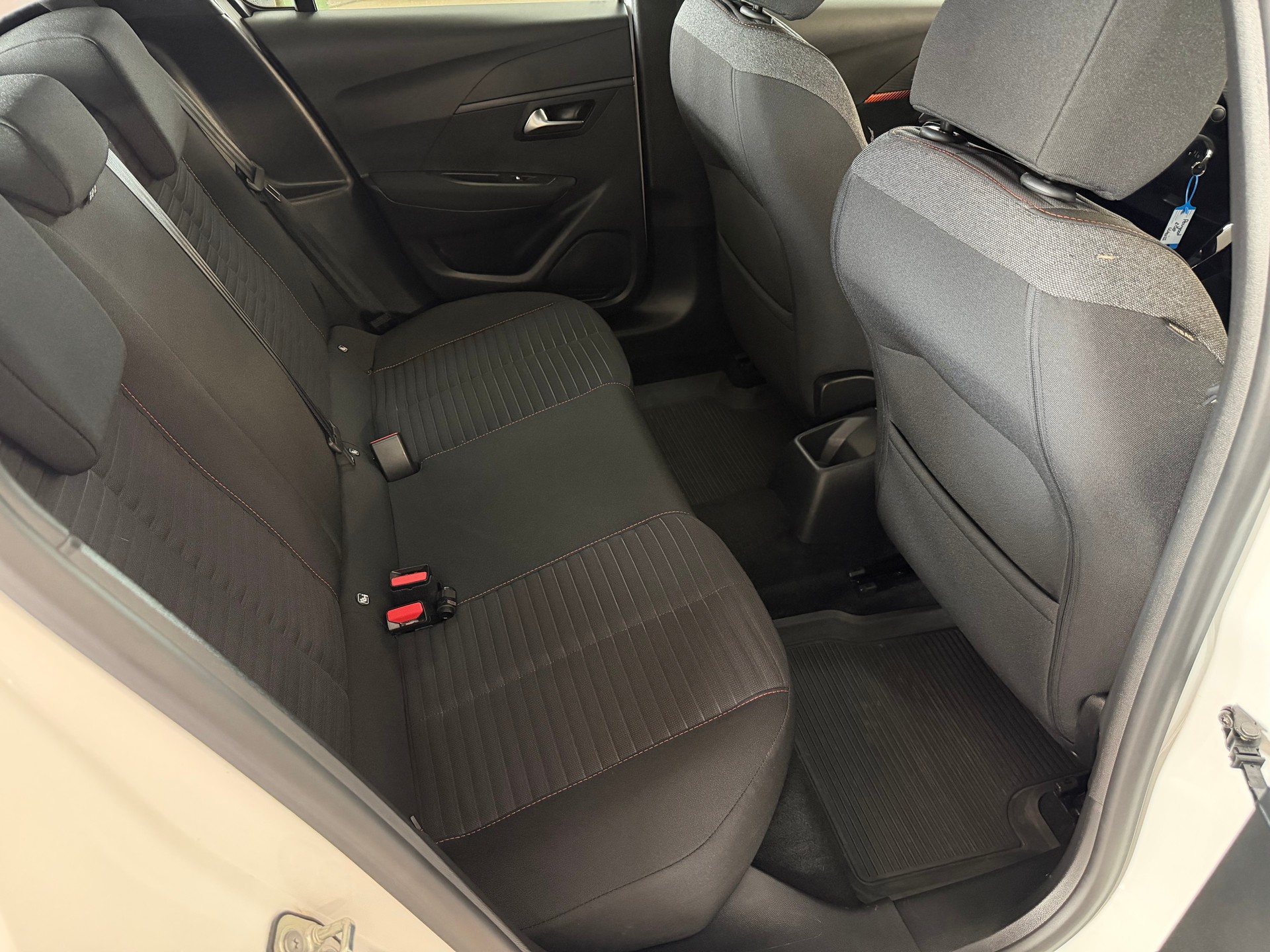 PEUGEOT 208 1.5 BlueHDi Allure-image-19