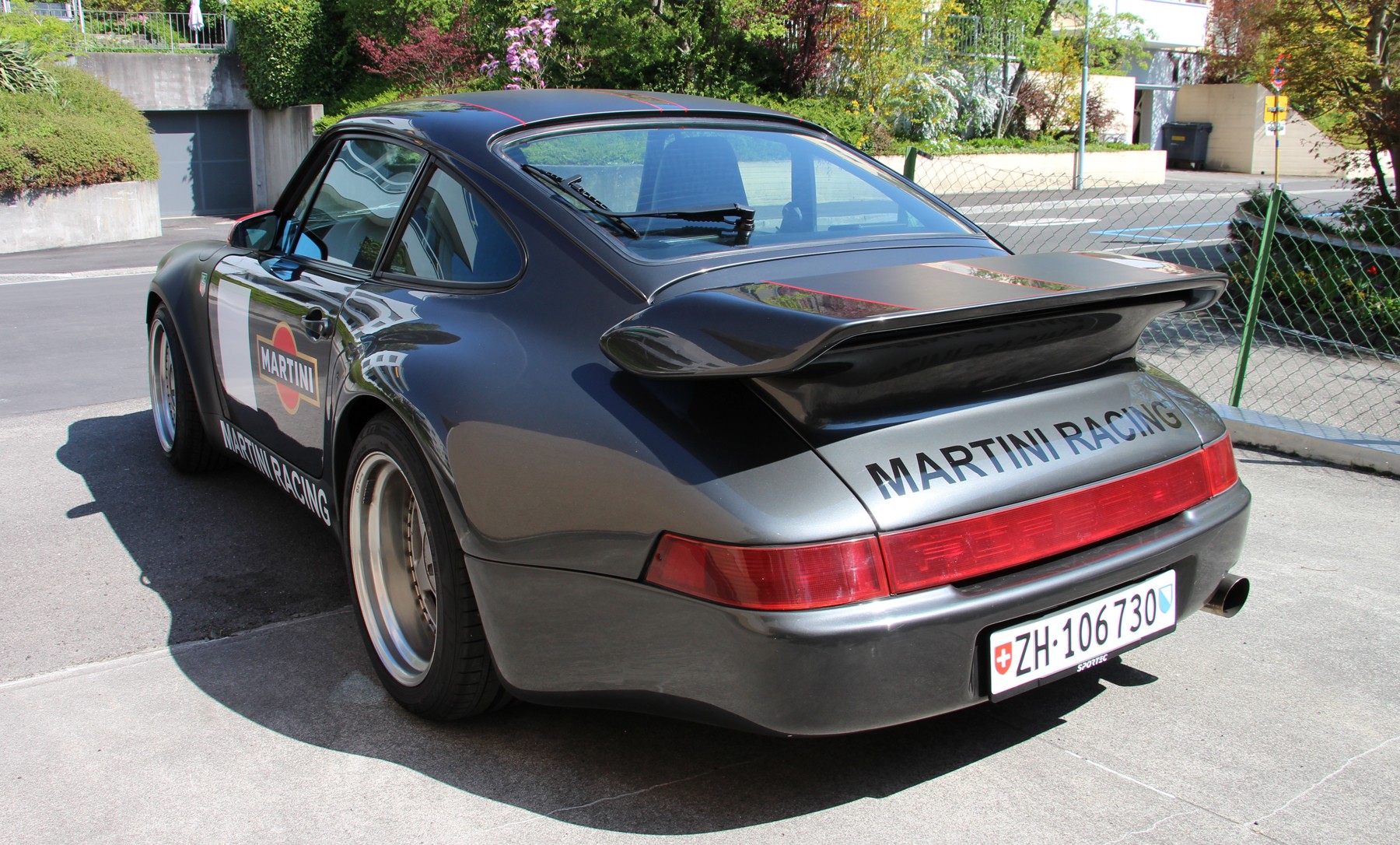 PORSCHE 911 Carrera 4-image-3
