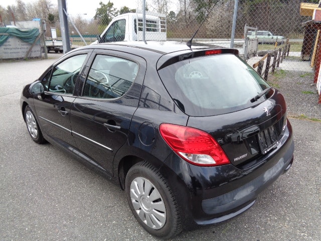 PEUGEOT 207 1.4 16V Swiss Edition-image-4