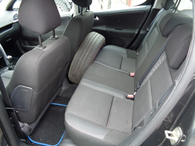 PEUGEOT 207 1.4 16V Swiss Edition-image-5