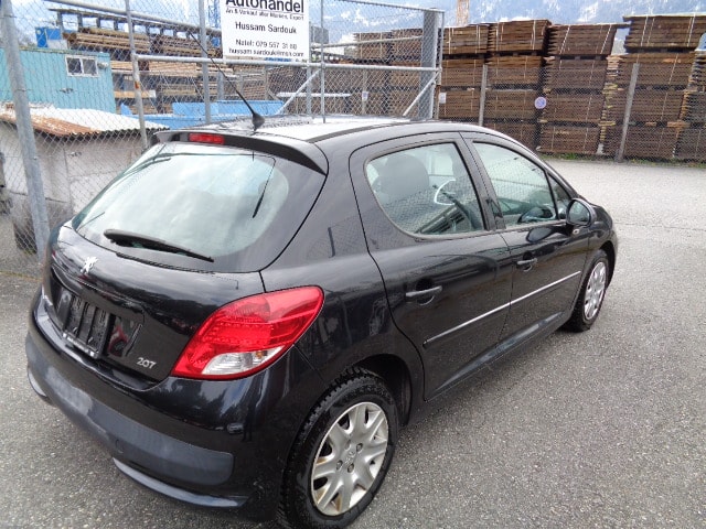 PEUGEOT 207 1.4 16V Swiss Edition-image-3