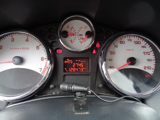 PEUGEOT 207 1.4 16V Swiss Edition-image-9
