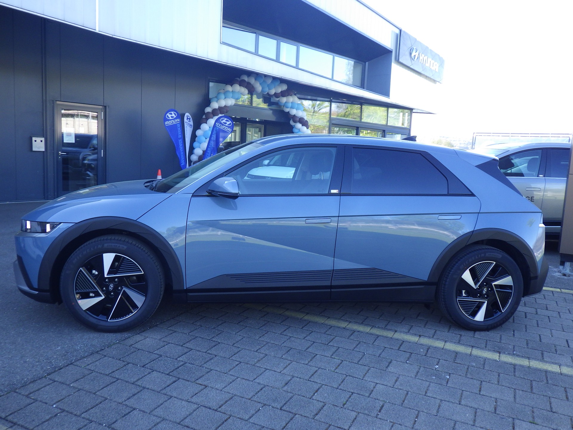 HYUNDAI Ioniq 5 Amplia 84kWh-showroom-element-1