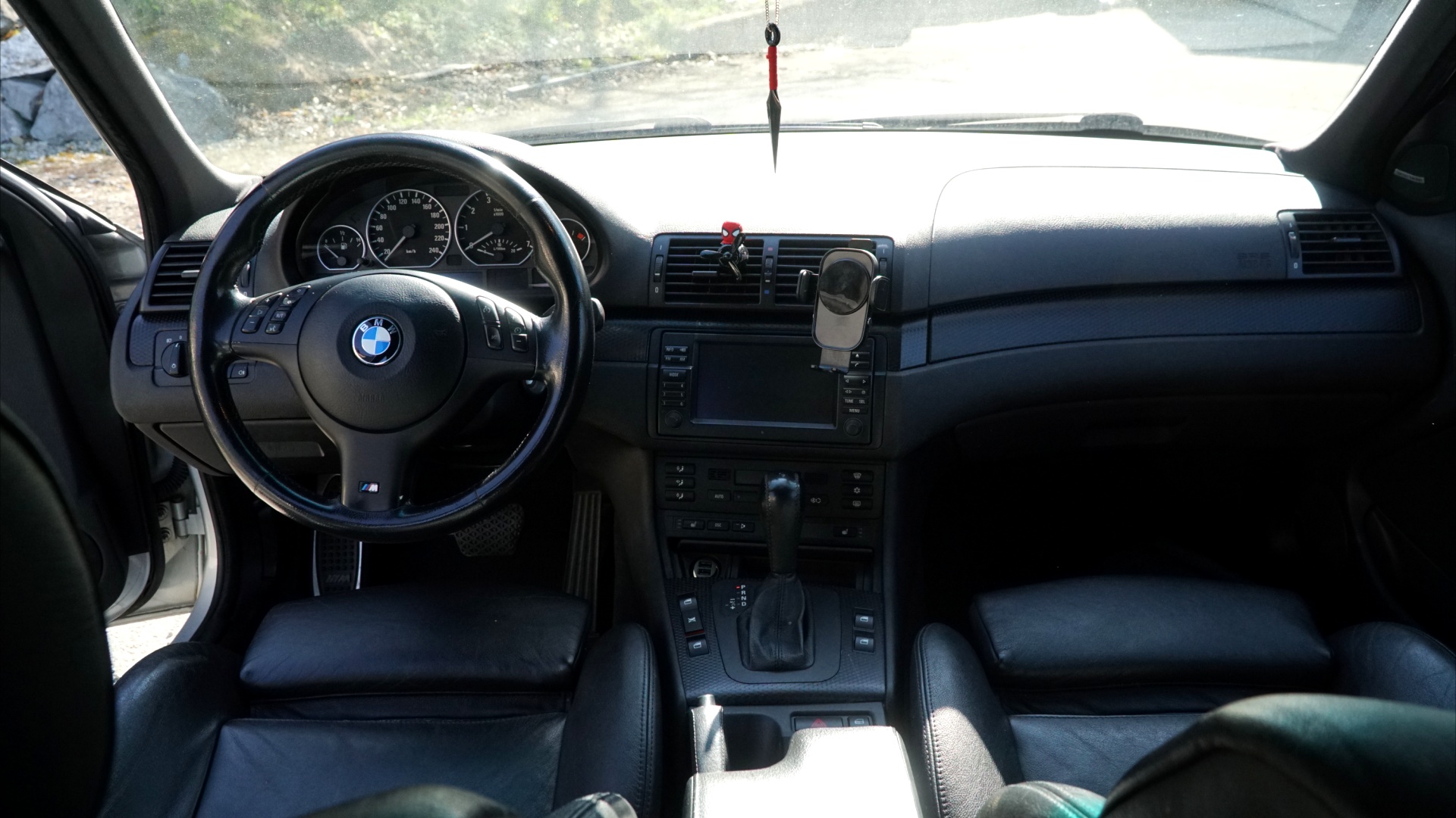 BMW 330i M-Sportpaket-image-4