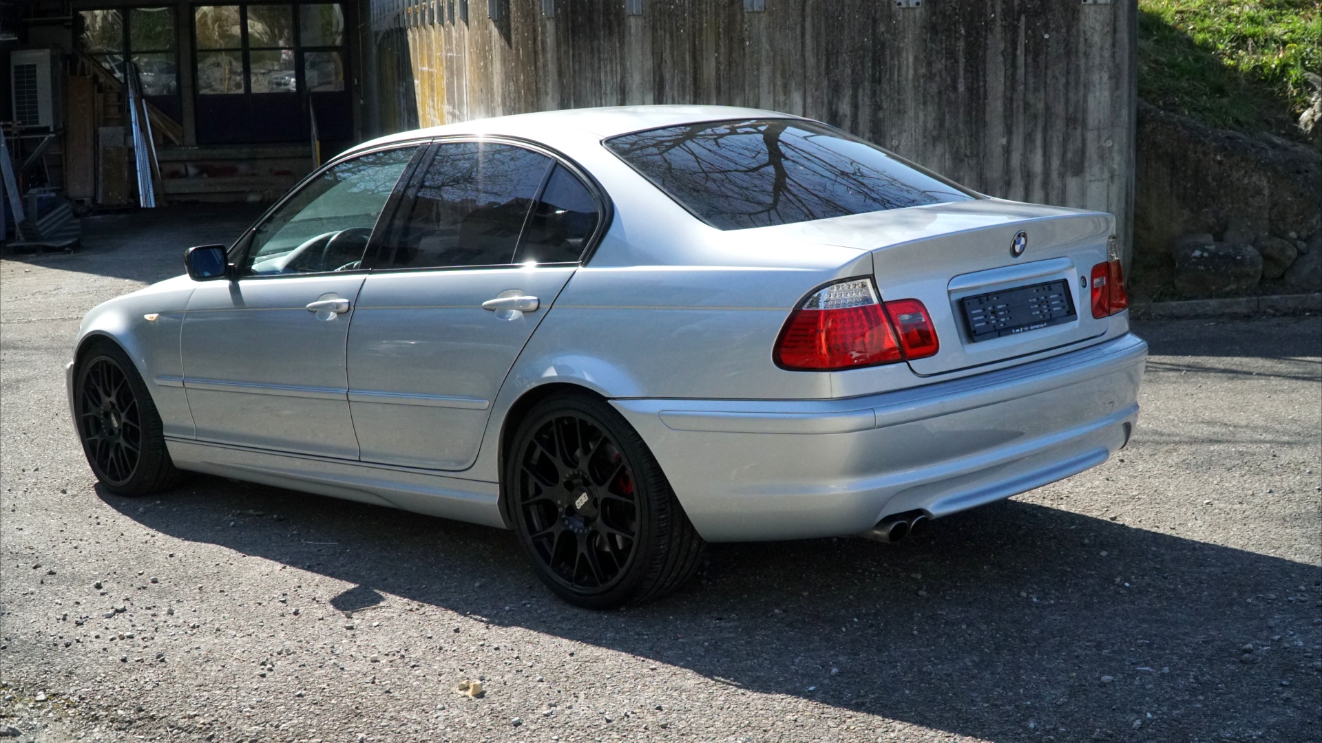 BMW 330i M-Sportpaket-image-1