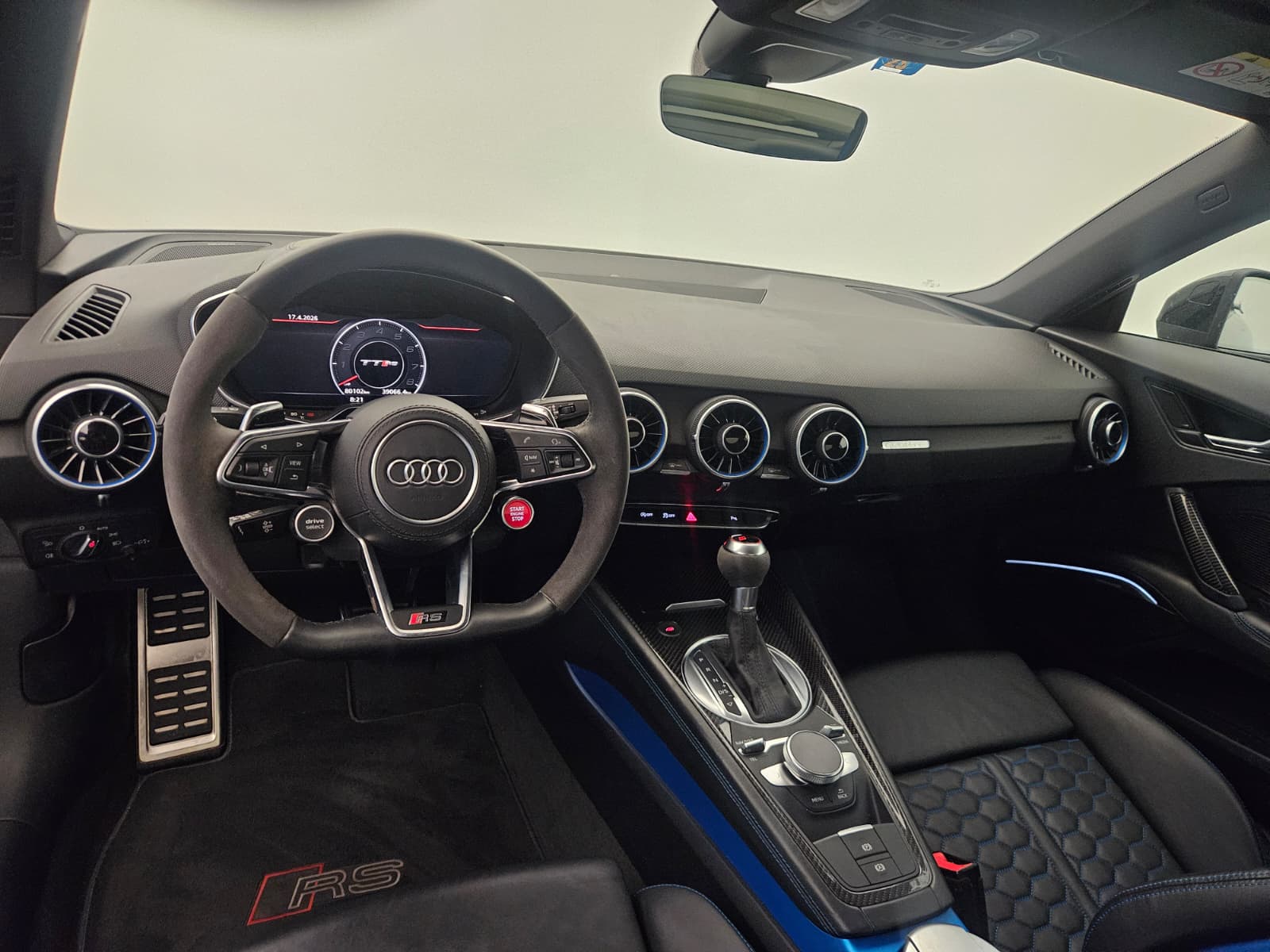 AUDI TT Coupé TTRS quattro S-tronic-image-9