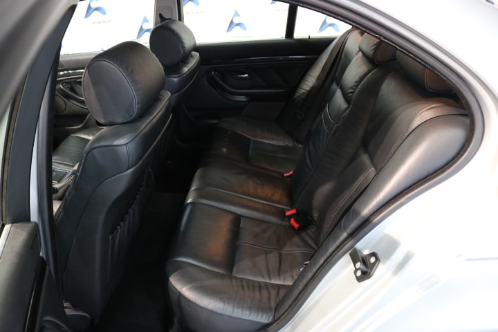BMW 523i-image-20