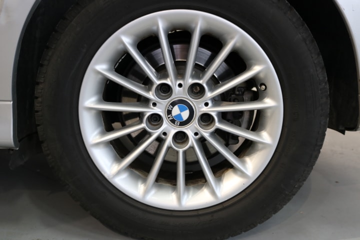 BMW 523i-image-24