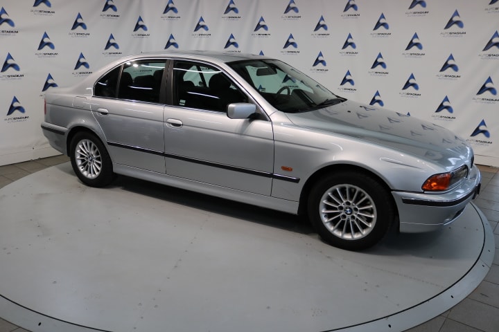 BMW 523i-image-16