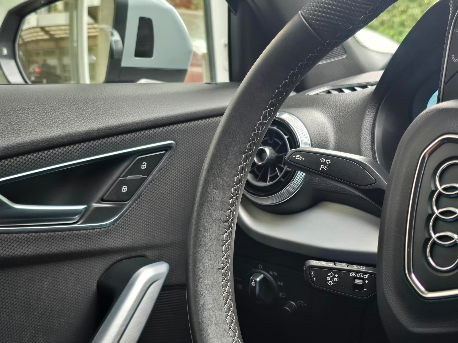 AUDI Q2 40 TFSI advanced Attraction quattro S-tronic-image-14