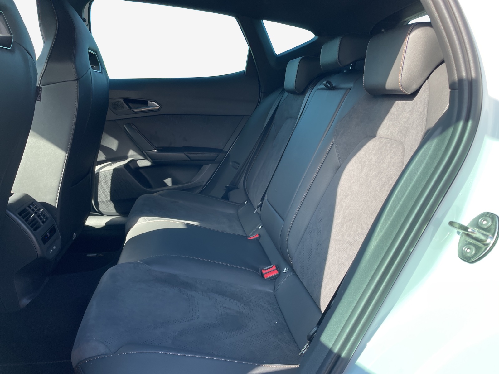 CUPRA Formentor 1.5 e-HYBRID pHEV VZ DSG-image-10