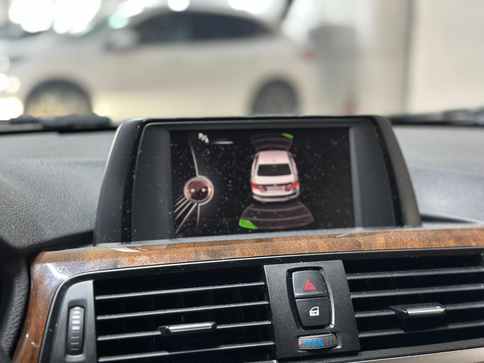 BMW 320i Steptronic-image-12
