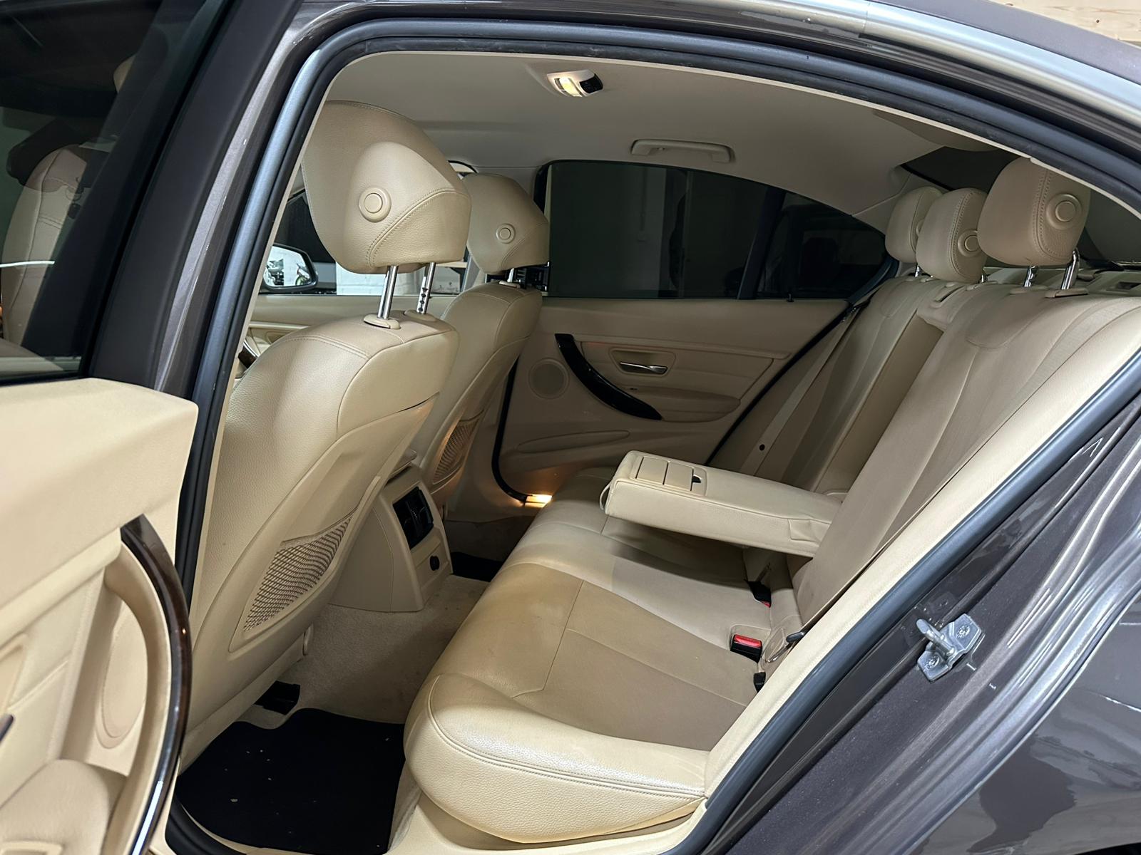 BMW 320i Steptronic-image-8