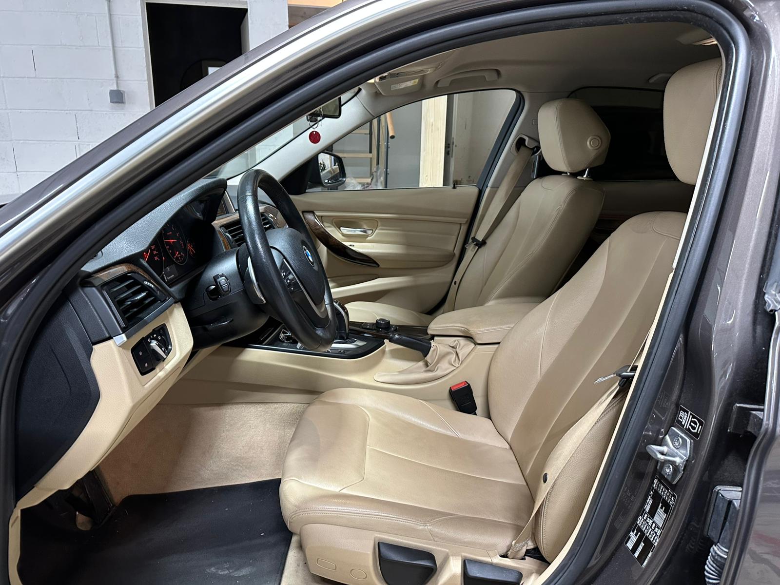 BMW 320i Steptronic-image-10