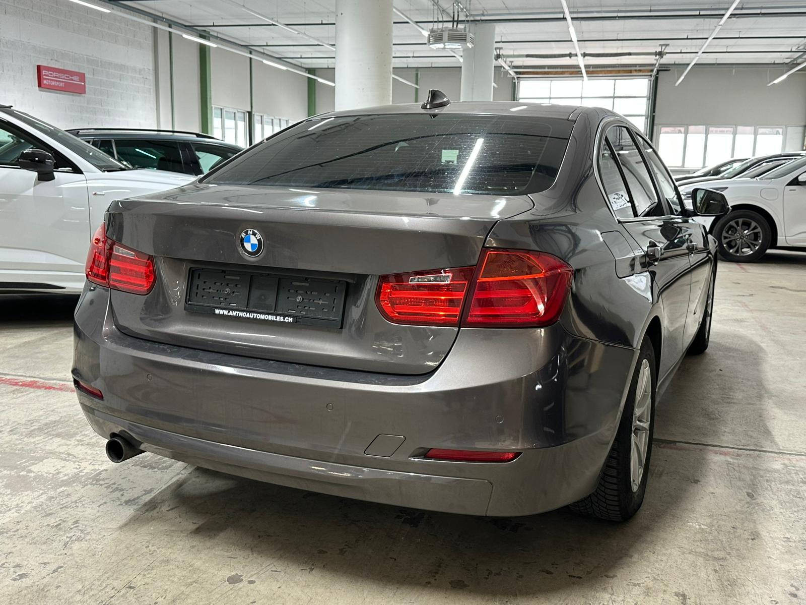 BMW 320i Steptronic-image-3