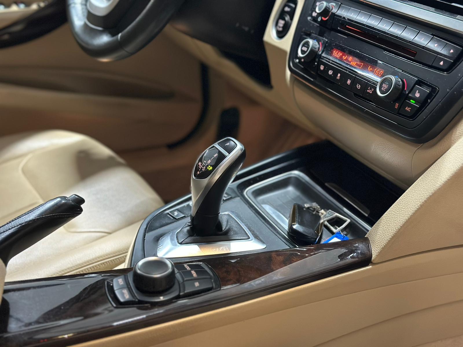 BMW 320i Steptronic-image-11