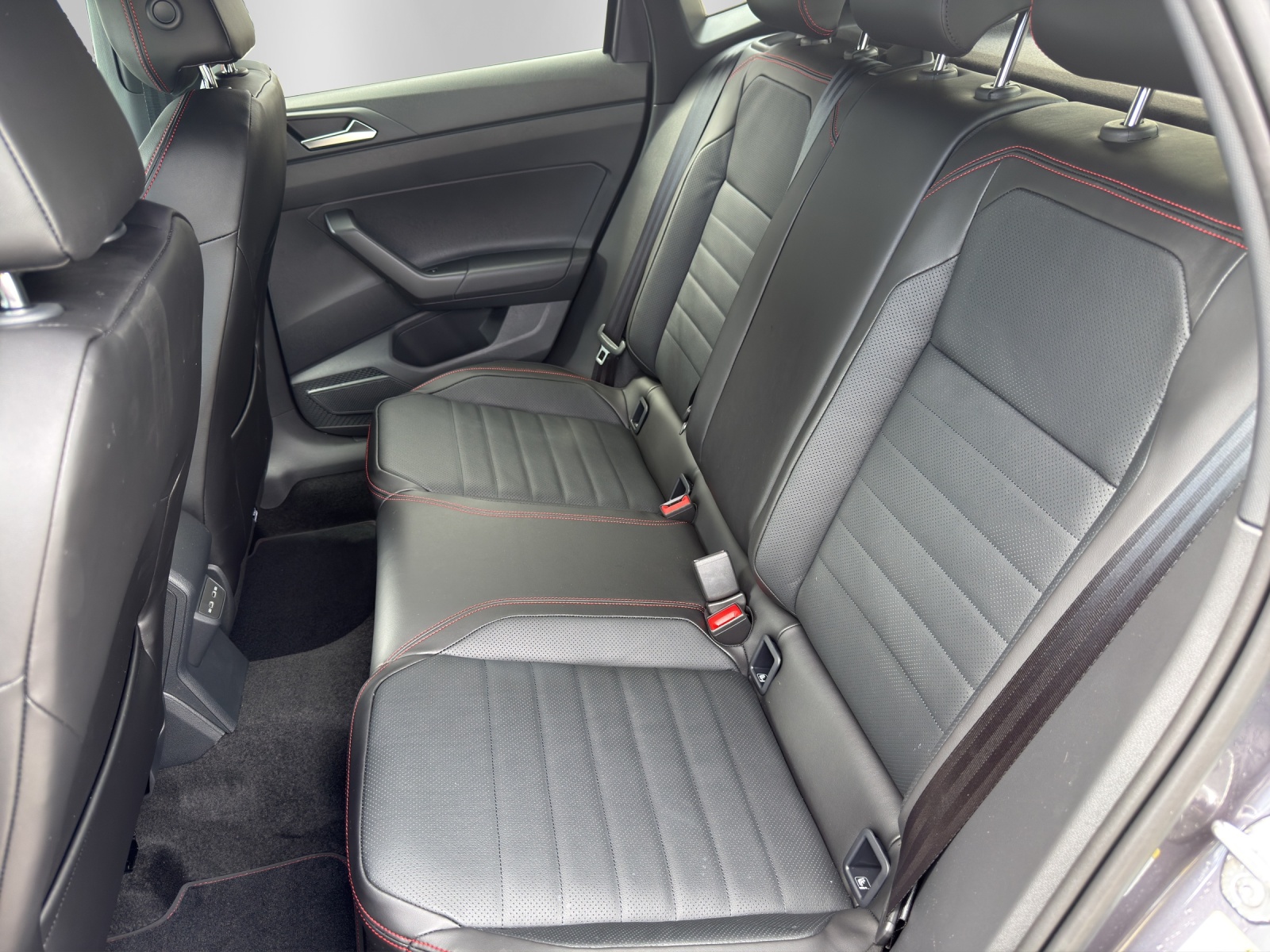 VW Polo 2.0 TSI GTI DSG-image-10