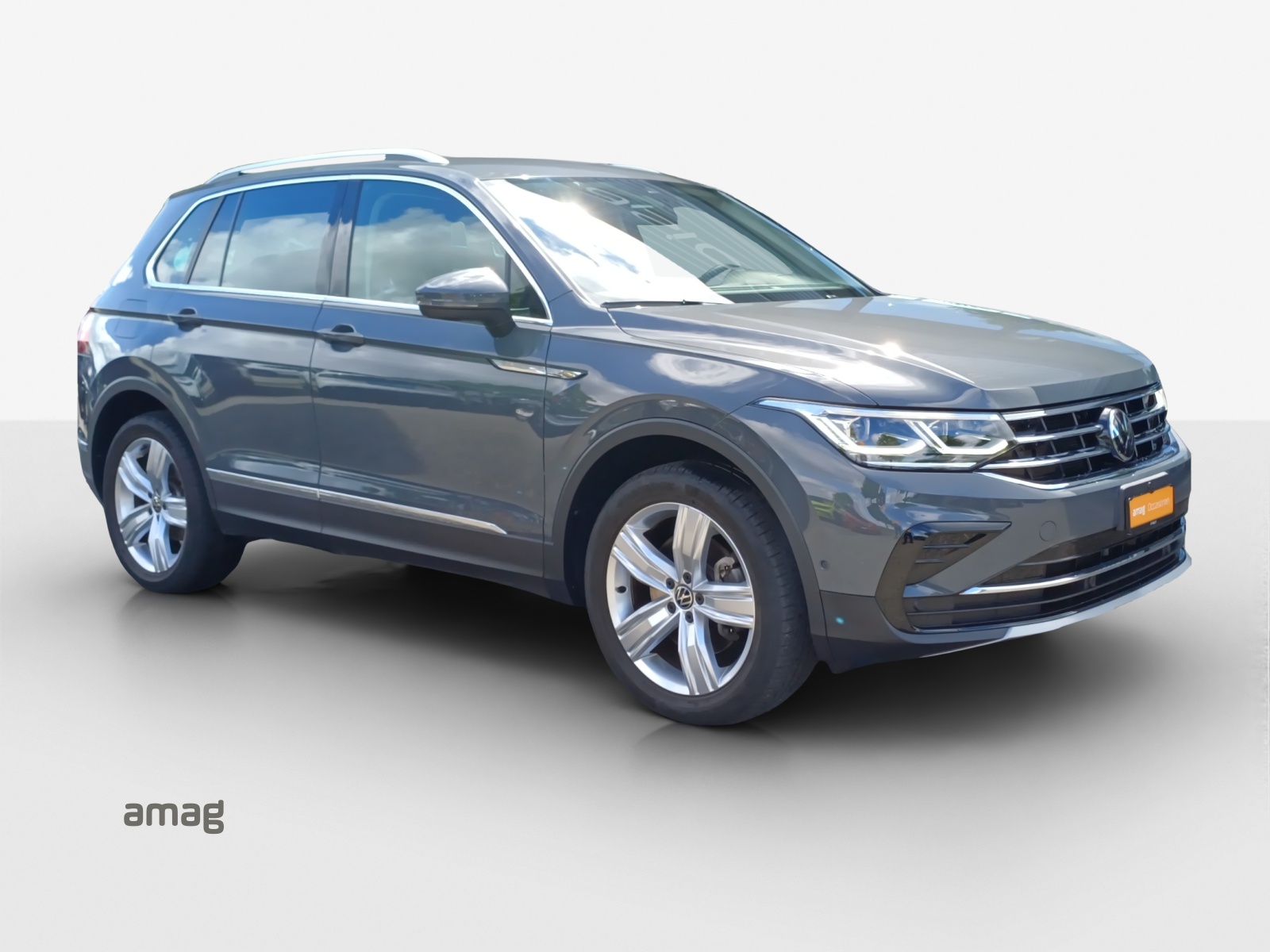 VW Tiguan 2.0TSI Elegance 4Motion DSG-image-5