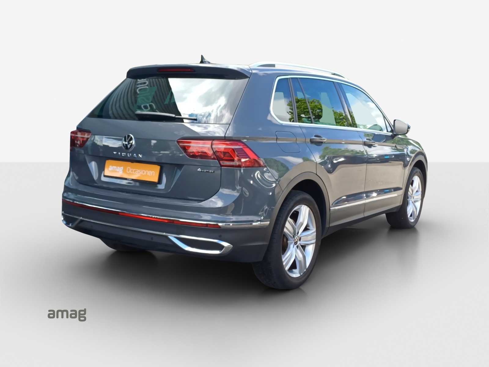 VW Tiguan 2.0TSI Elegance 4Motion DSG-image-4