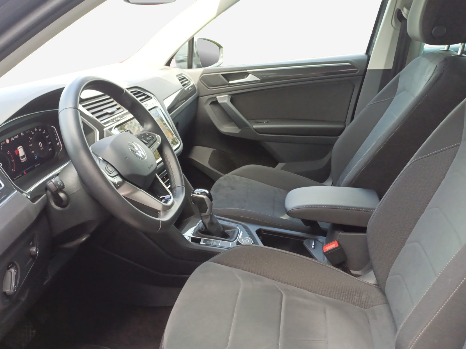 VW Tiguan 2.0TSI Elegance 4Motion DSG-image-7