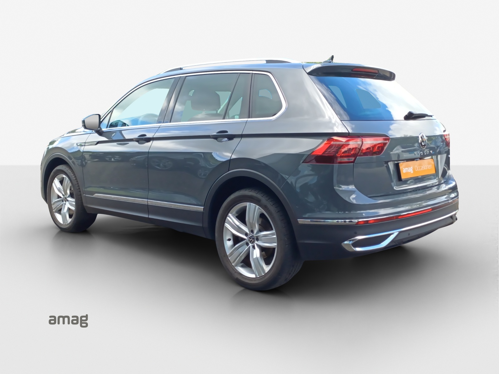 VW Tiguan 2.0TSI Elegance 4Motion DSG-image-2