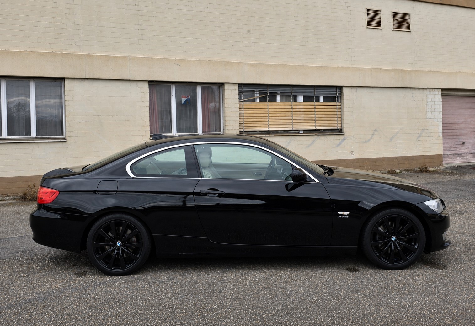 BMW 325i xDrive Coupé Steptronic-image-4