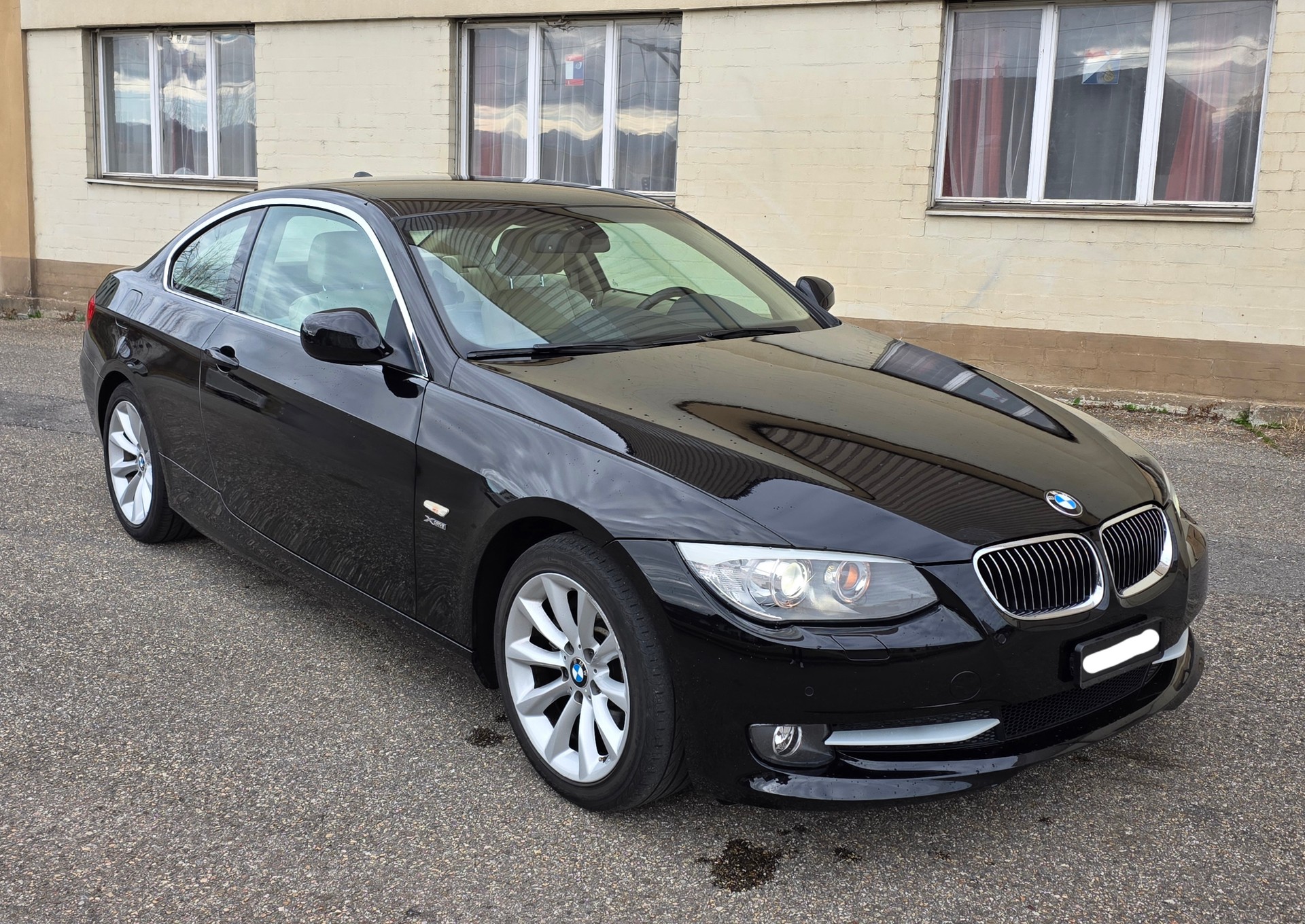 BMW 325i xDrive Coupé Steptronic-image-1