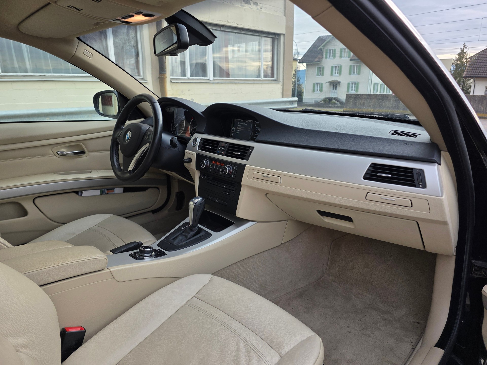 BMW 325i xDrive Coupé Steptronic-image-4