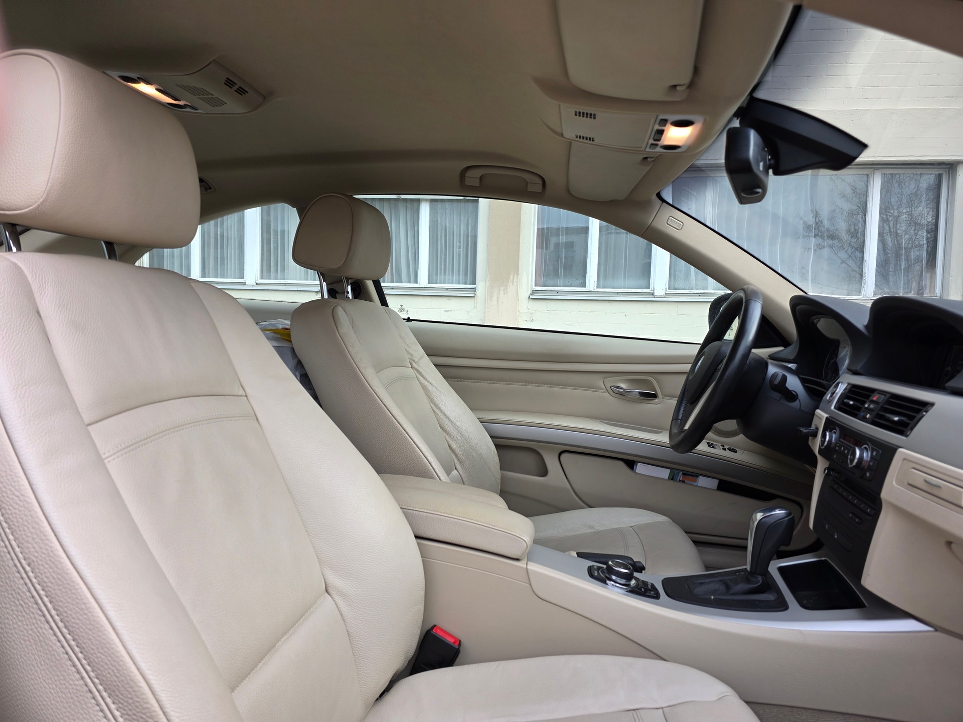 BMW 325i xDrive Coupé Steptronic-image-5