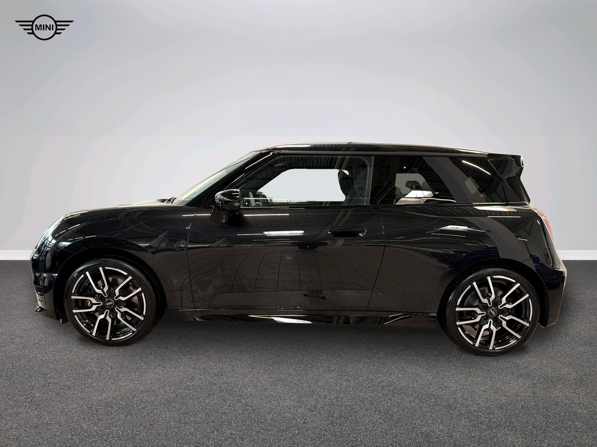 MINI Cooper SE-image-2
