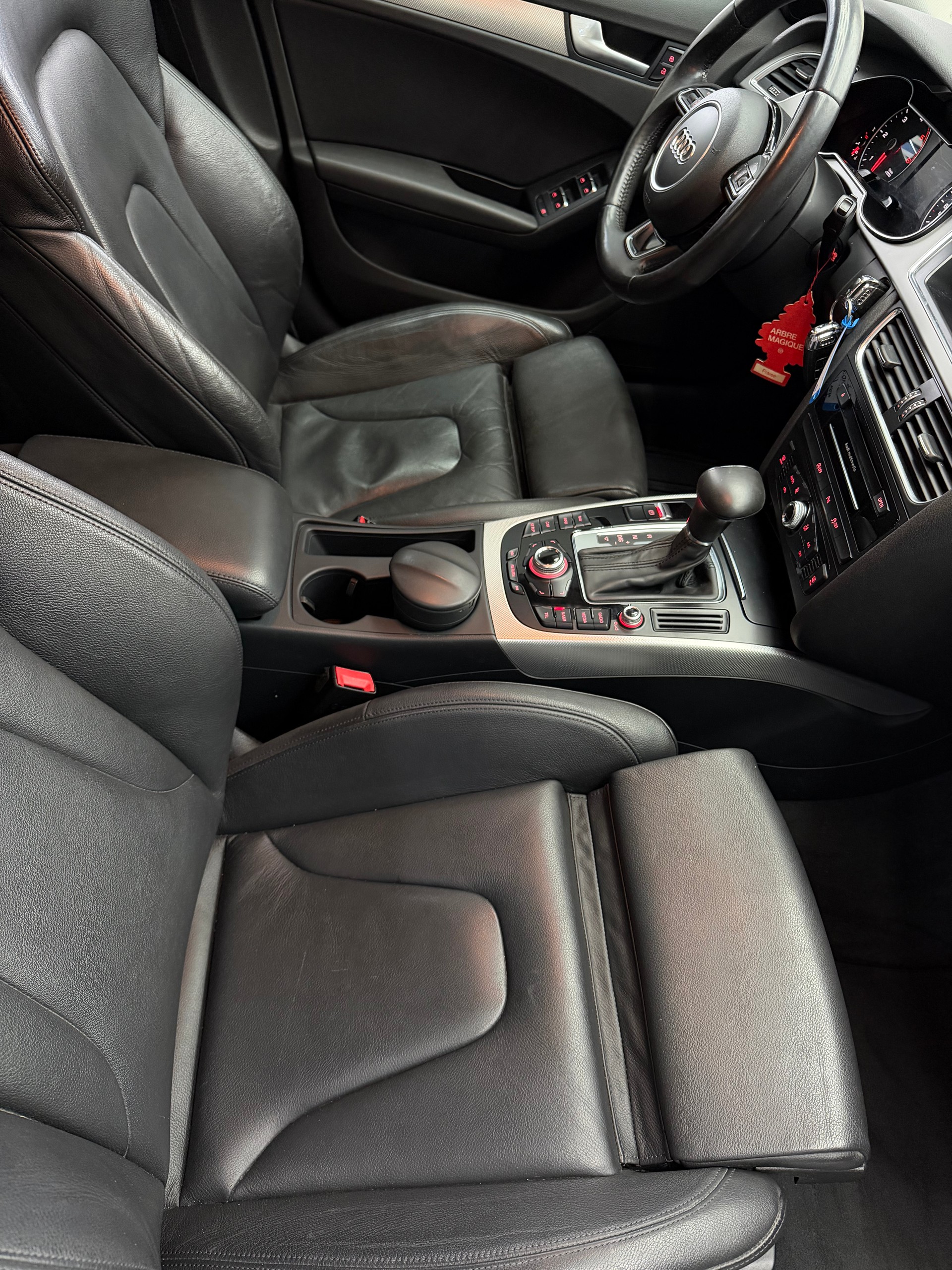 AUDI A4 Limousine 2.0 TDI Attraction multitronic-image-4