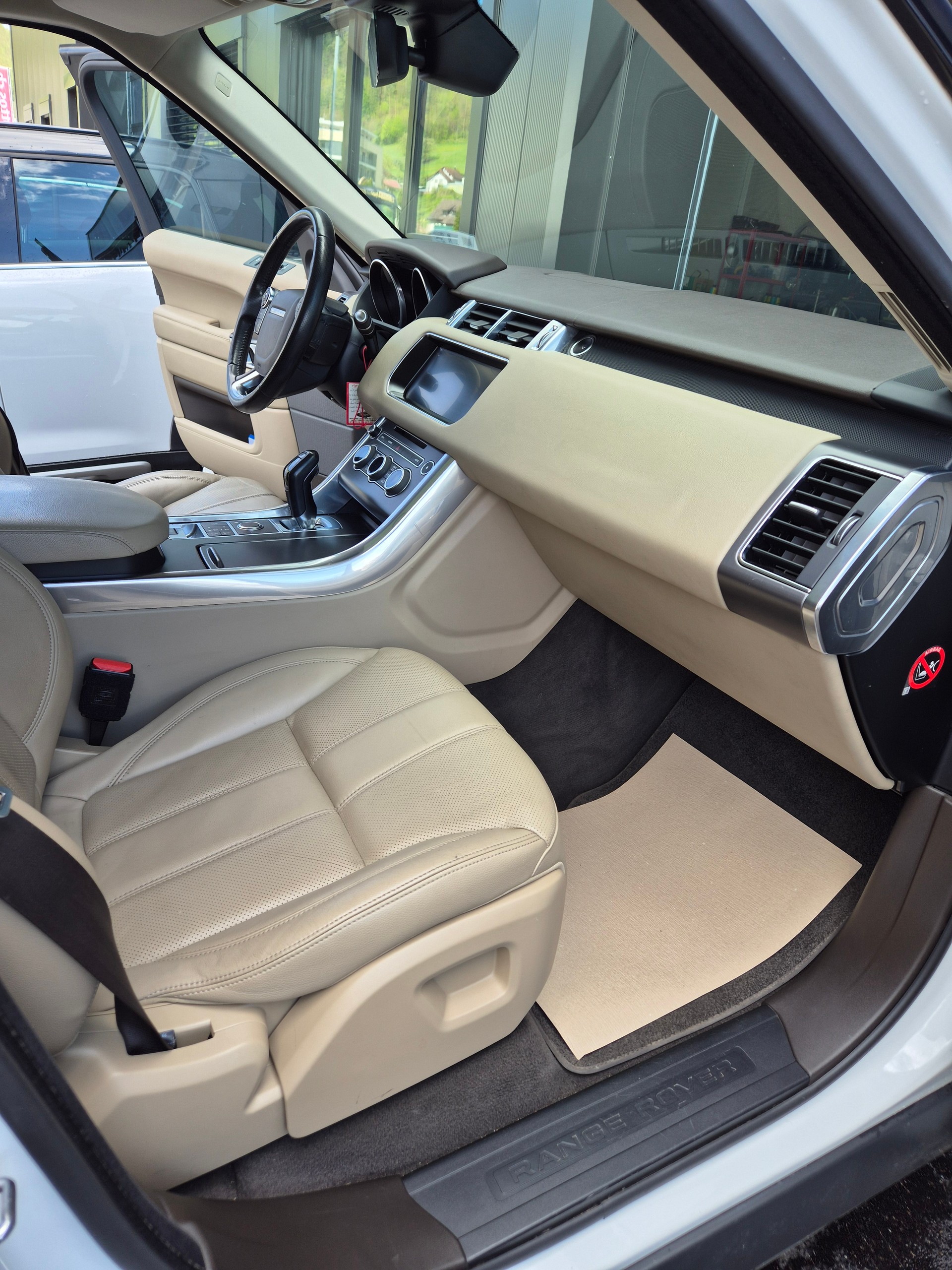 LAND ROVER Range Rover Sport 3.0 TDV6 SE Automatic-image-8
