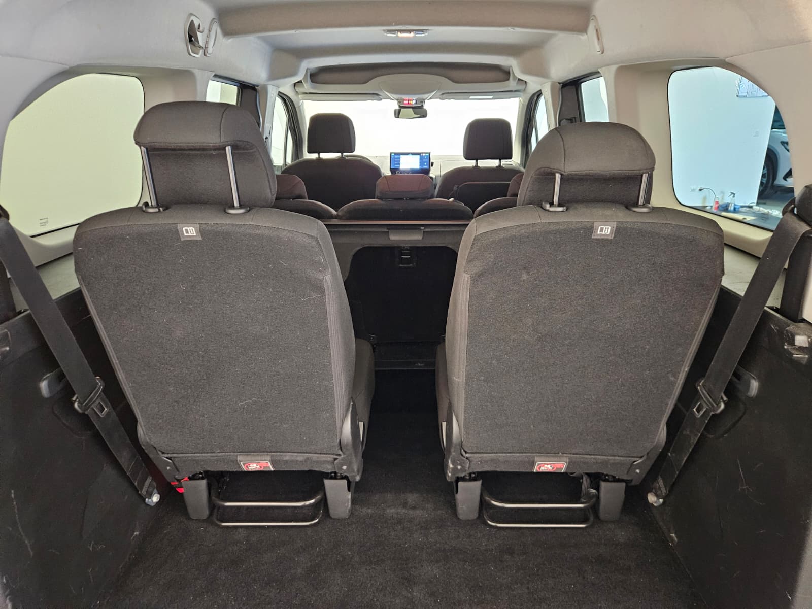 CITROEN Berlingo 1.5 BlueHDi 130 XL 7 Plätze Max EAT8-image-15