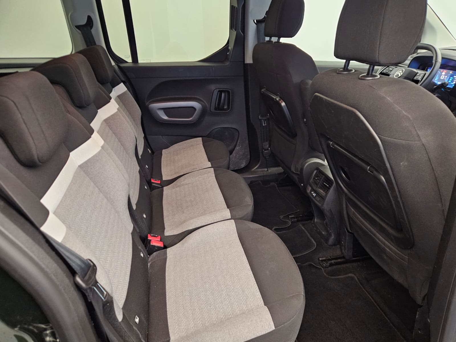 CITROEN Berlingo 1.5 BlueHDi 130 XL 7 Plätze Max EAT8-image-13