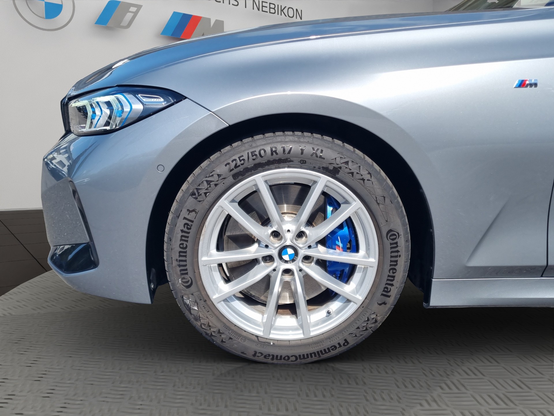 BMW 320d xDrive 48V Touring Steptronic M Sport-image-8