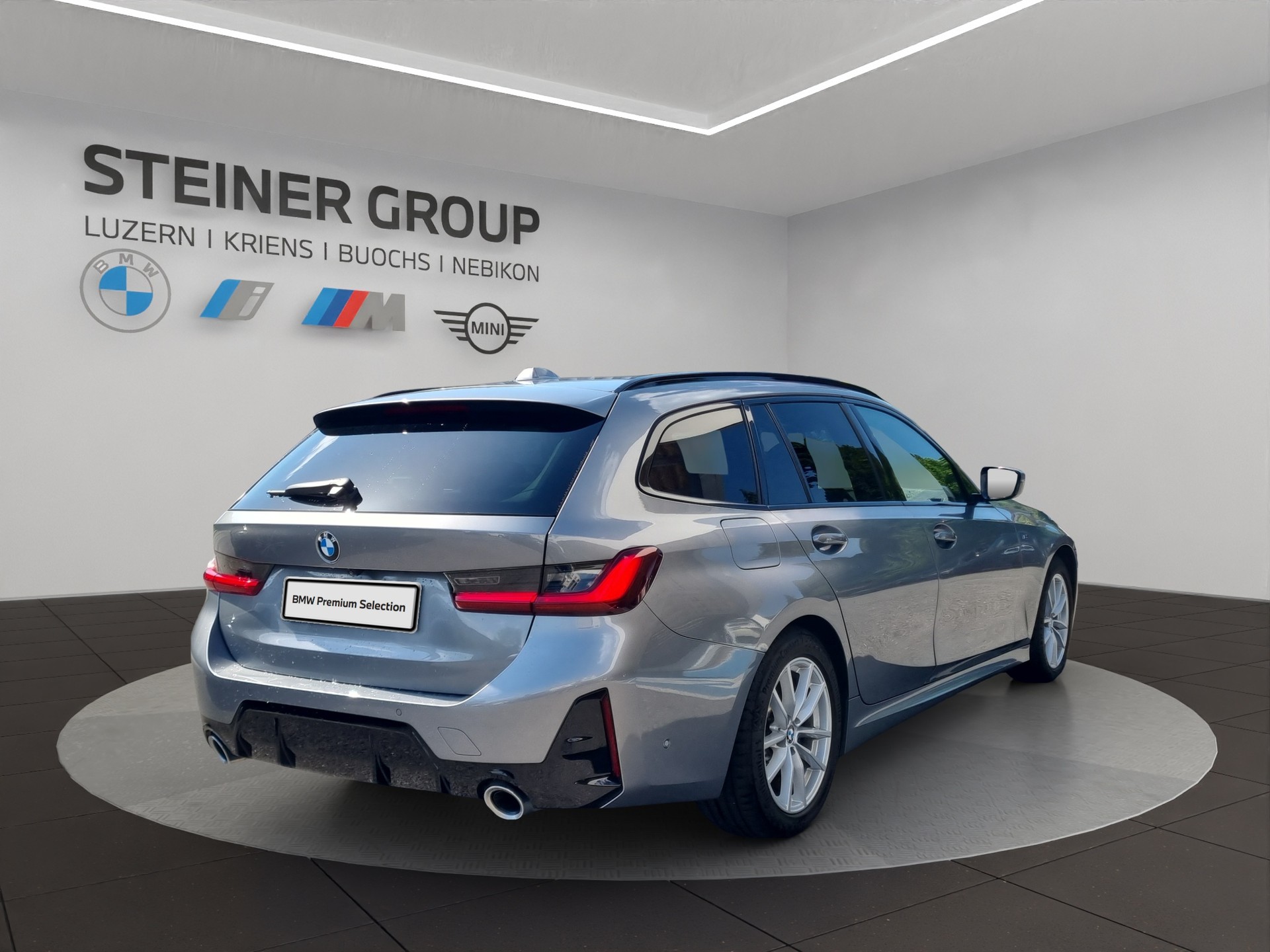 BMW 320d xDrive 48V Touring Steptronic M Sport-image-4
